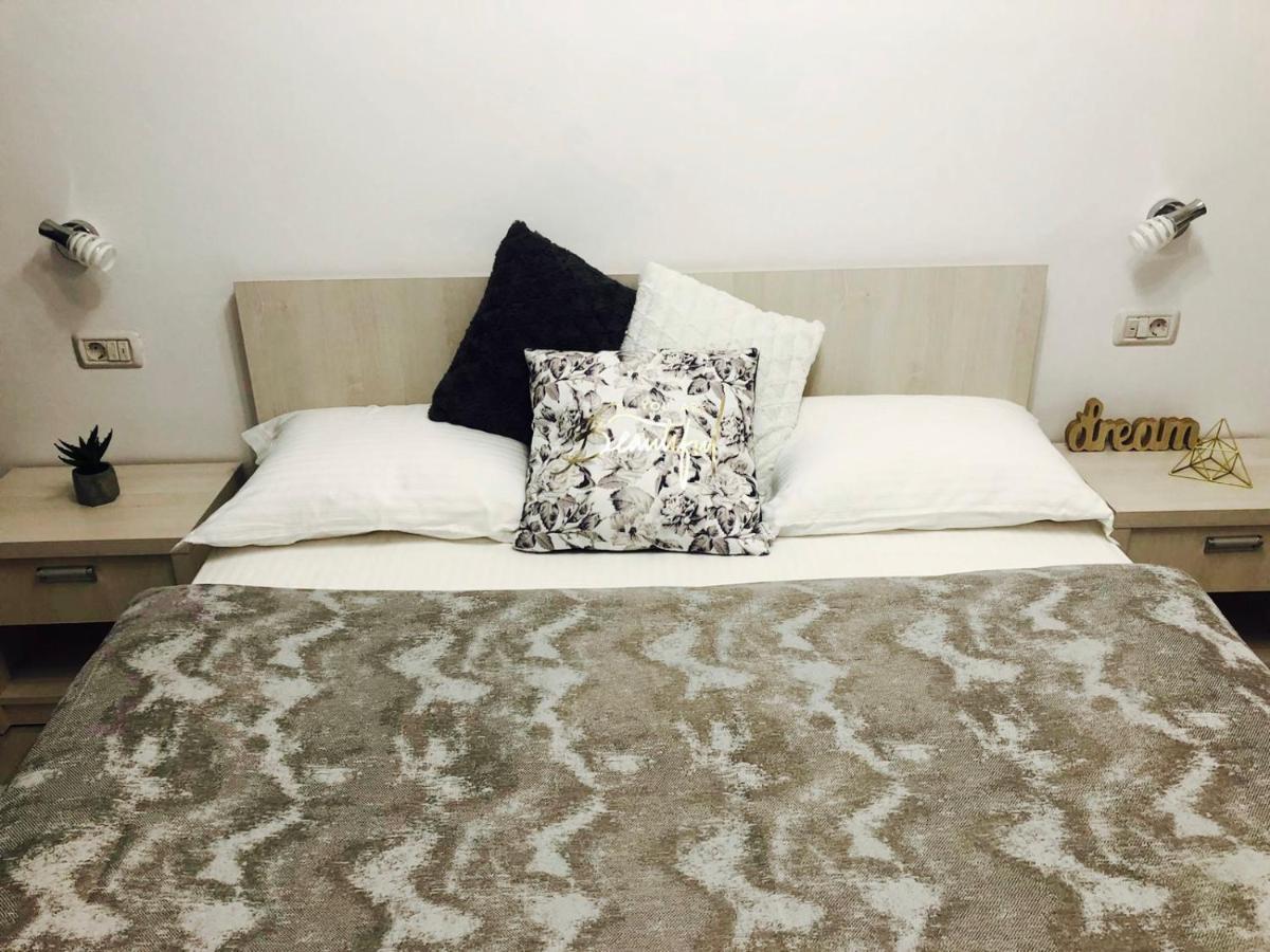 Abby Apartamento Câmpulung Moldovenesc Exterior foto